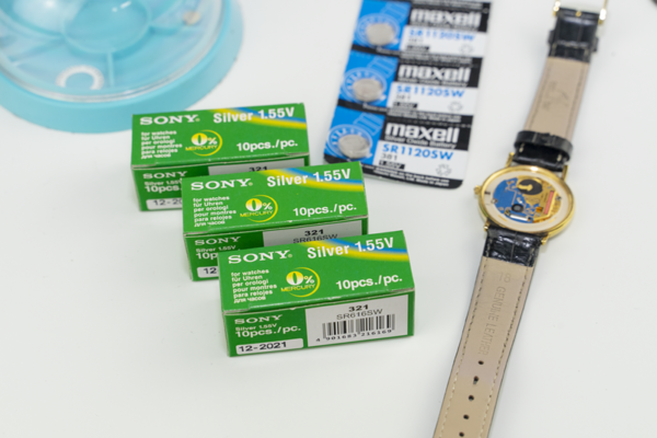 Bước 4 thay pin đồng hồ – chọn loại pin