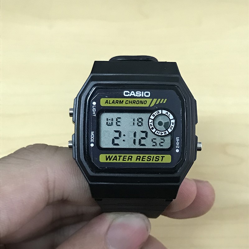 Đánh giá độ bền và thiết kế của đồng hồ Casio F-94W 1