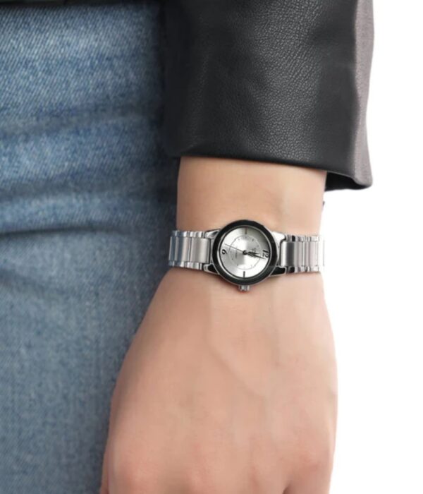 Hình ảnh đồng hồ Nữ Casio LTP-1230D-7CDF Pin (Quartz) - Tròn - Dây Inox (Thép Không Gỉ) chính hãng