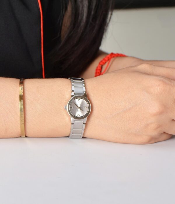 Hình ảnh đồng hồ Nữ Casio LTP-1230D-7CDF Pin (Quartz) - Tròn - Dây Inox (Thép Không Gỉ) chính hãng