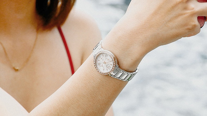 Tại sao nên chọn đồng hồ Casio nữ dây kim loại?