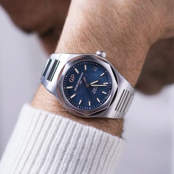 Girard Perregaux’s Laureato 81010-11-431-11A