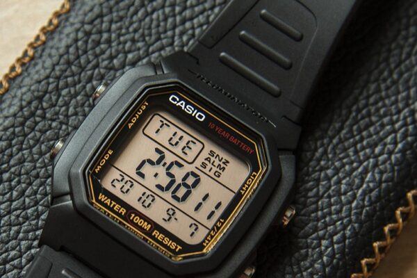 Đồng hồ Casio  pin 10 năm chính hãng ở đâu?