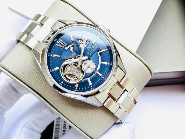 Orient Star mặt hề có khung Power Reserve ở vị trí 12h