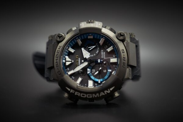 Thiết kế Casio G-Shock Frogman MRG-BF1000R