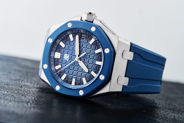 Audemars Piguet Royal Oak Offshore Tự Động 43mm Với Bezel Cao Su, Ref. 15605SK