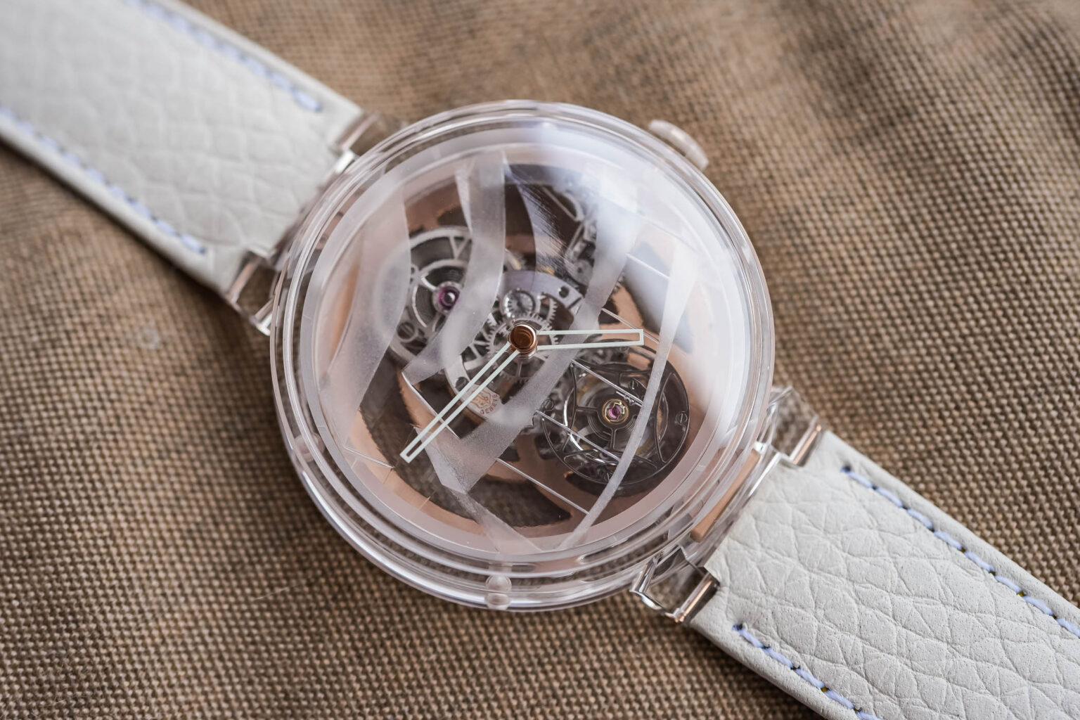 Cái nhìn đầu tiên về đồng hồ Louis Vuitton X Frank Gehry Tambour Moon Flying Tourbillon Sapphire 4