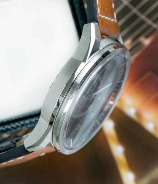 Hình ảnh đồng hồ Nam Citizen AW1360-12H Eco-Drive (Năng lượng ánh sáng) - Tròn - Dây Da chính hãng