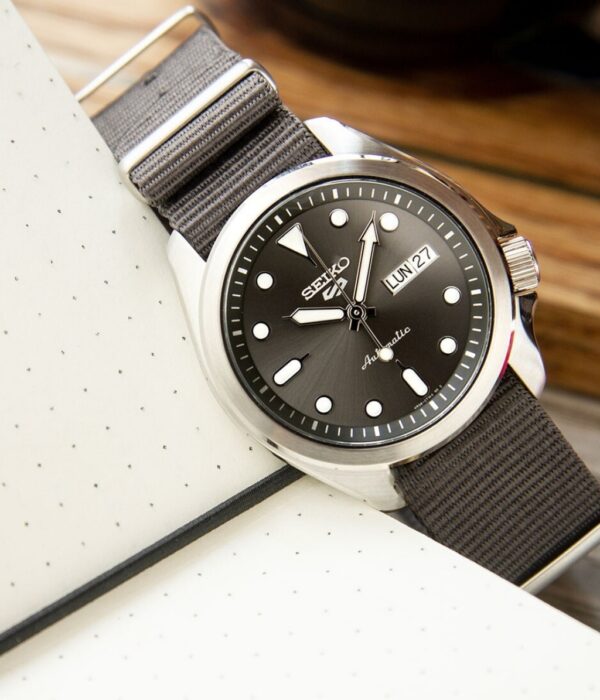 Hình ảnh đồng hồ Nam Seiko SRPE61K1S Cơ Tự động (Automatic) - Tròn - Dây Vải (Nato) chính hãng
