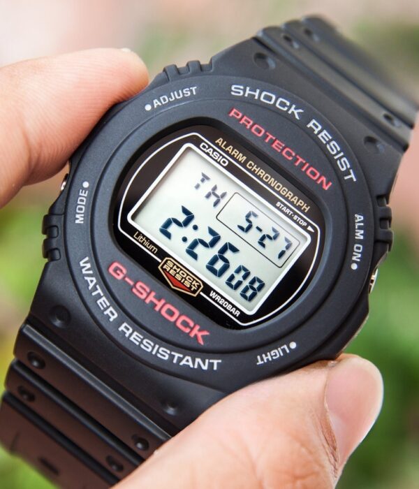 Hình ảnh đồng hồ Nam Casio DW-5750E-1DR Pin (Quartz) - Vuông - Dây Cao Su (Nhựa) chính hãng