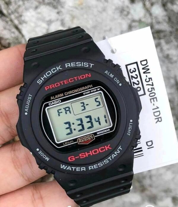 Hình ảnh đồng hồ Nam Casio DW-5750E-1DR Pin (Quartz) - Vuông - Dây Cao Su (Nhựa) chính hãng