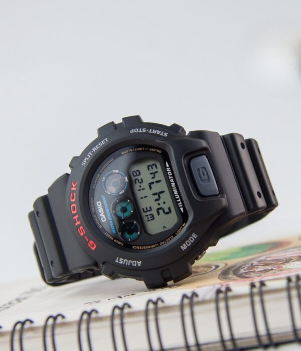 Hình ảnh đồng hồ Nam Casio DW-6900-1VSDR Pin (Quartz) - Vuông - Dây Cao Su (Nhựa) chính hãng