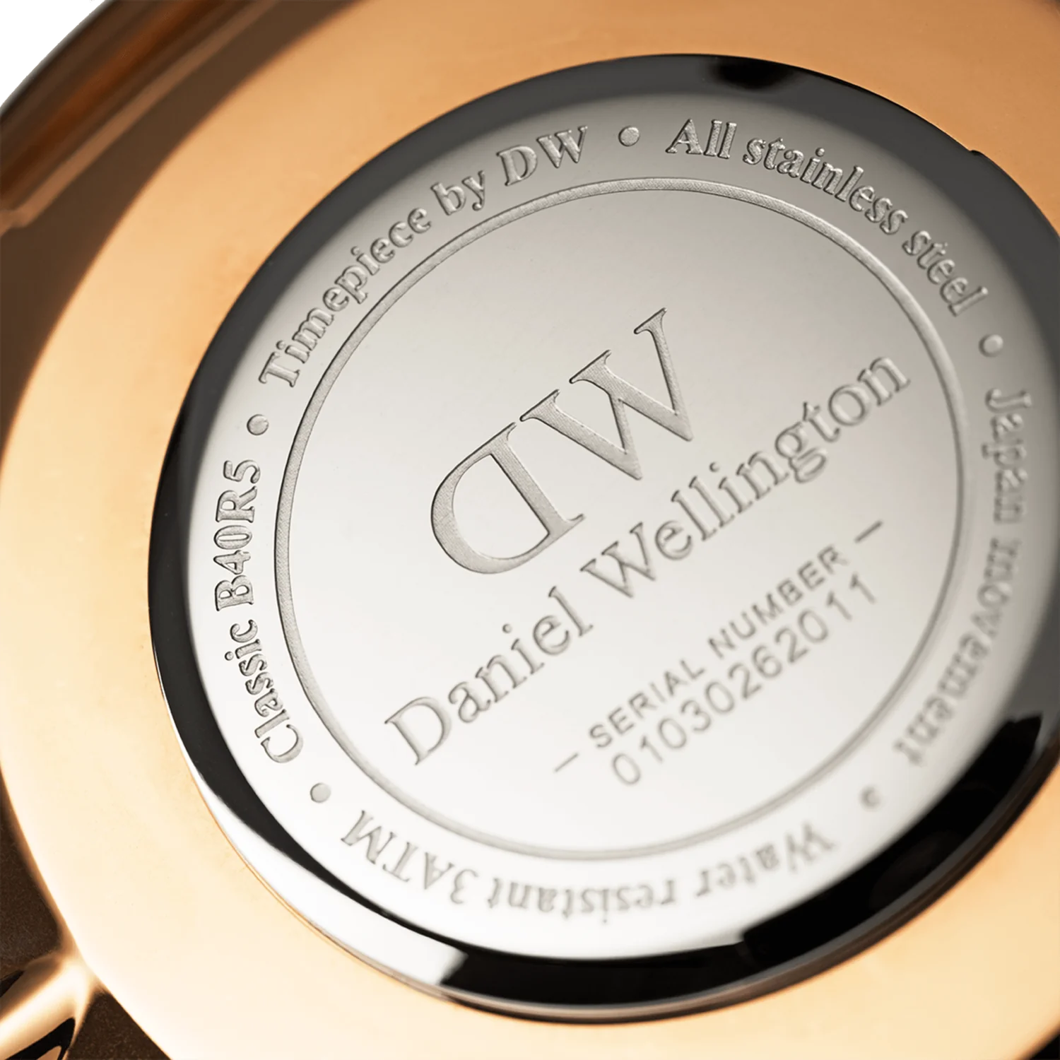 Cách kiểm tra và phân biệt đồng hồ Daniel Wellington thật giả đơn giản 6