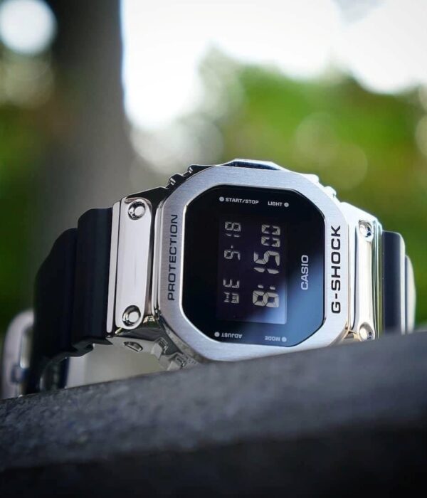 Hình ảnh đồng hồ Nam Casio GM-5600-1DR Pin (Quartz) - Vuông - Dây Cao Su (Nhựa) chính hãng