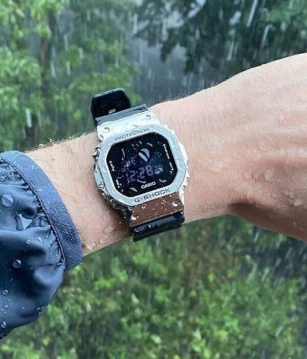Hình ảnh đồng hồ Nam Casio GM-5600-1DR Pin (Quartz) - Vuông - Dây Cao Su (Nhựa) chính hãng