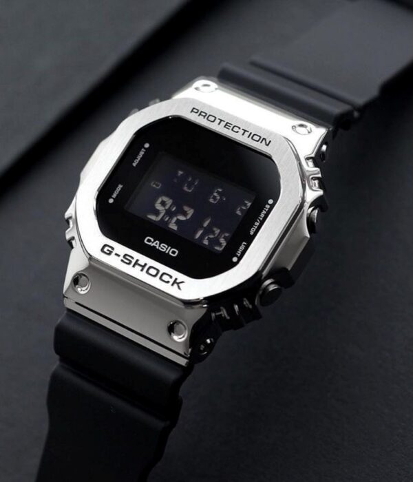 Hình ảnh đồng hồ Nam Casio GM-5600-1DR Pin (Quartz) - Vuông - Dây Cao Su (Nhựa) chính hãng