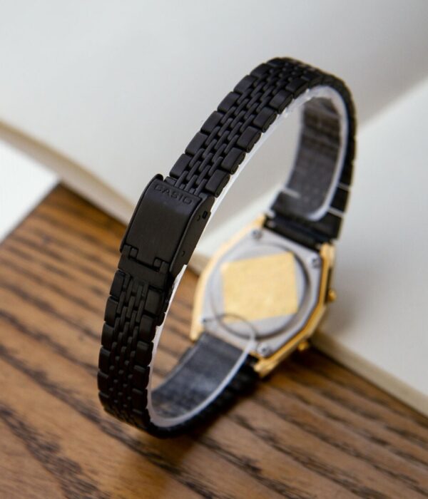 Hình ảnh đồng hồ Nữ Casio LA690WGB-1DF Pin (Quartz) - Vuông - Dây Inox (Thép Không Gỉ) chính hãng