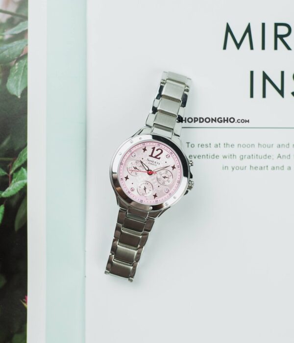 Hình ảnh đồng hồ Nữ Casio SHE-3032D-4AUDR Pin (Quartz) - Tròn - Dây Inox (Thép Không Gỉ) chính hãng