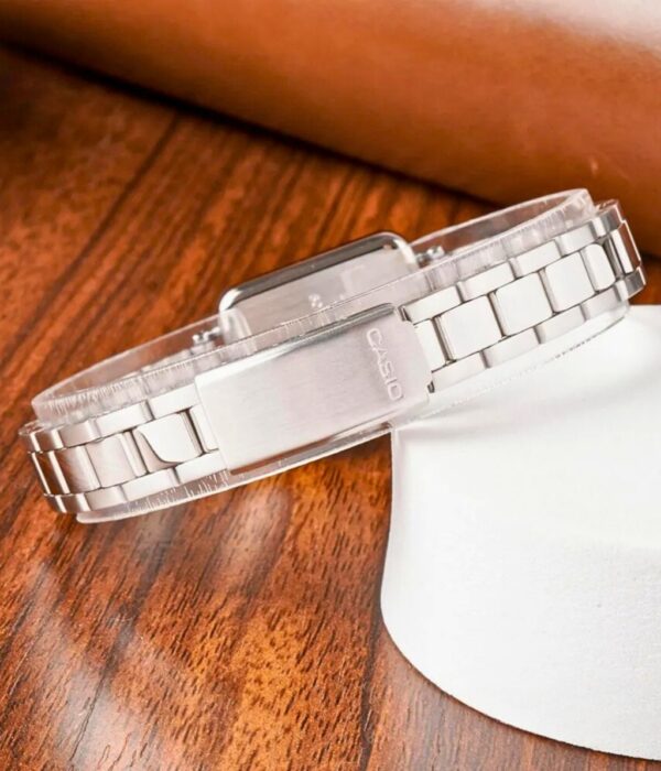 Đồng hồ Casio LTP-V009D-7EUDF Nữ máy Pin (Quartz) Dây Inox (Thép Không Gỉ) mặt Vuông chính hãng