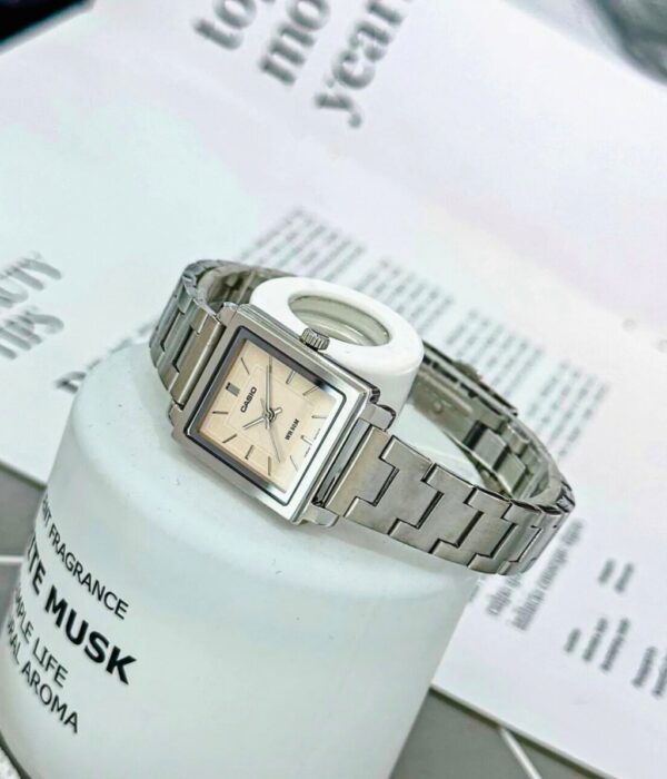 Đồng hồ Casio LTP-E176D-4AVDF Nữ máy Pin (Quartz) Dây Inox (Thép Không Gỉ) mặt Vuông chính hãng