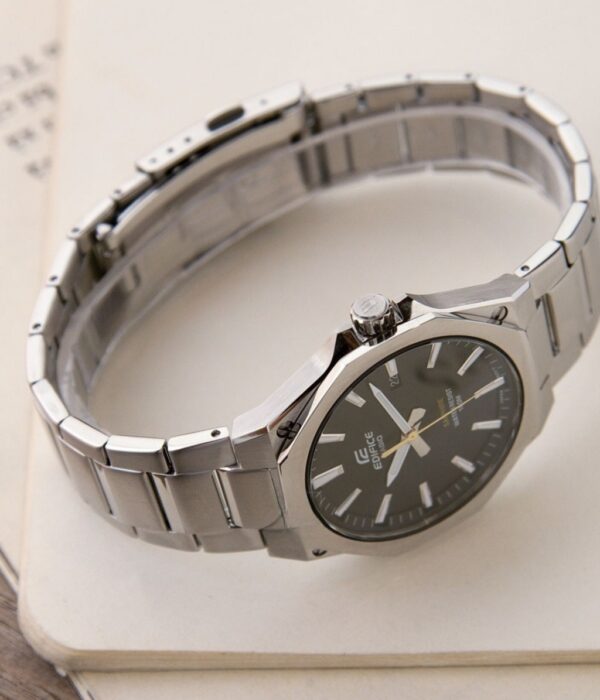 Đồng hồ Casio EFR-S108D-1AVUDF Nam máy Pin (Quartz) Dây Inox (Thép Không Gỉ) mặt Tròn chính hãng