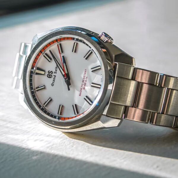 Anti Magnetic: Tính Năng Kháng Từ Quyết Định Độ Chính Xác Đồng Hồ 1