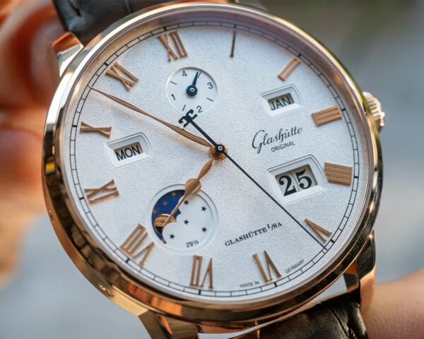 Annual Calendar Là Gì? Chức Năng Lịch Thường Niên Trên Đồng Hồ Cao Cấp 2