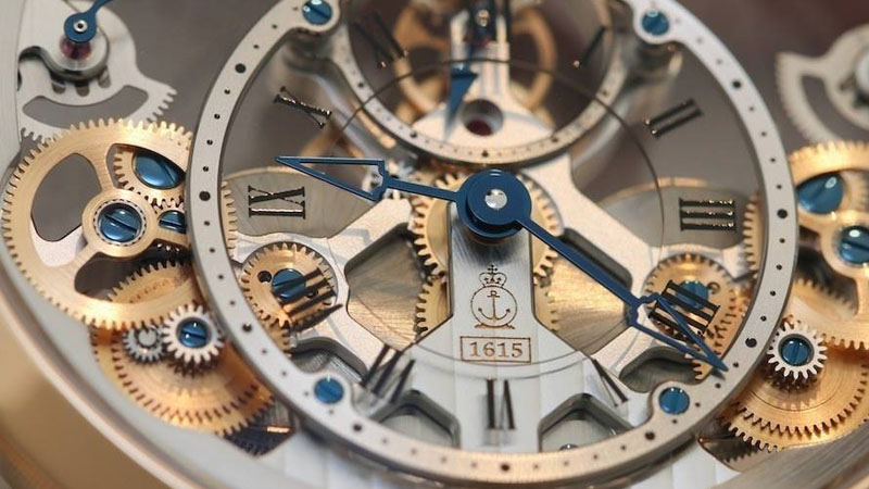 Chân Kính Đồng Hồ Là Gì? Hiểu Đúng Về 'Viên Ngọc' Giúp Cỗ Máy Vận Hành Chính Xác Bền Bỉ 1