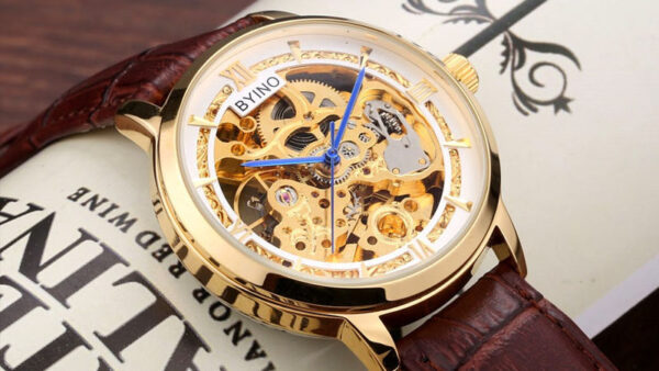 Chân Kính Đồng Hồ Là Gì? Hiểu Đúng Về 'Viên Ngọc' Giúp Cỗ Máy Vận Hành Chính Xác Bền Bỉ 43