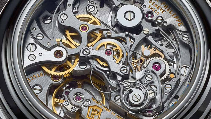 Chân Kính Đồng Hồ Là Gì? Hiểu Đúng Về 'Viên Ngọc' Giúp Cỗ Máy Vận Hành Chính Xác Bền Bỉ 2