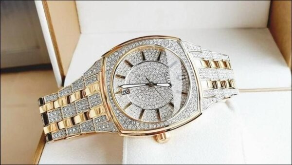 Swarovski Là Gì? Giải Mã Vẻ Đẹp Lấp Lánh Tạo Nên Sức Hấp Dẫn Của Đồng Hồ Trang Sức Cao Cấp 4
