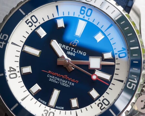 Anti Reflective Coating Là Gì? Lớp Phủ Chống Chói Quan Trọng Giúp Đọc Giờ Rõ Nét Trên Đồng Hồ Cao Cấp 1