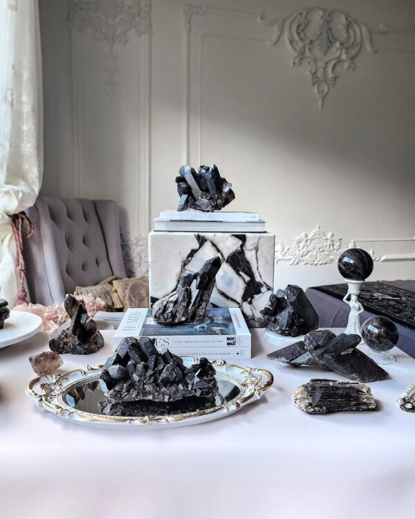 Thạch Anh Đen – Morion Là Gì? Khám Phá Bí Ẩn Của Loại Đá Tâm Linh Mạnh Mẽ Nhất Trong Thế Giới Thạch Anh 3