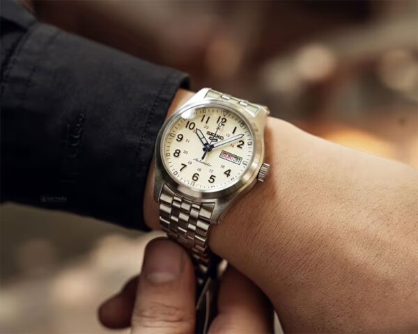 Lịch Thứ Trên Đồng Hồ: Nguồn Gốc, Ý Nghĩa Và Ứng Dụng Trong Chế Tác 1