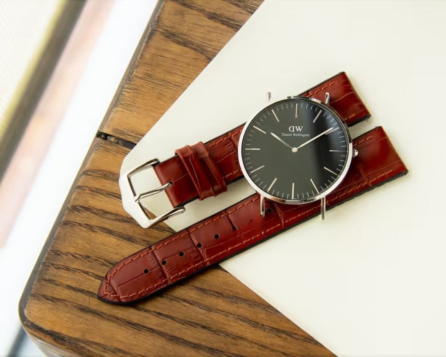 Mẫu dây đeo vân da cá sấu kết hợp đồng hồ DW