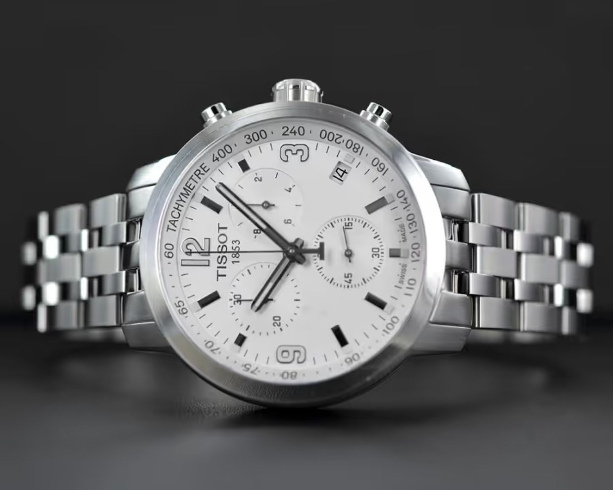 Tissot PRC 200 – đồng hồ thể thao mang vẻ đẹp cổ điển