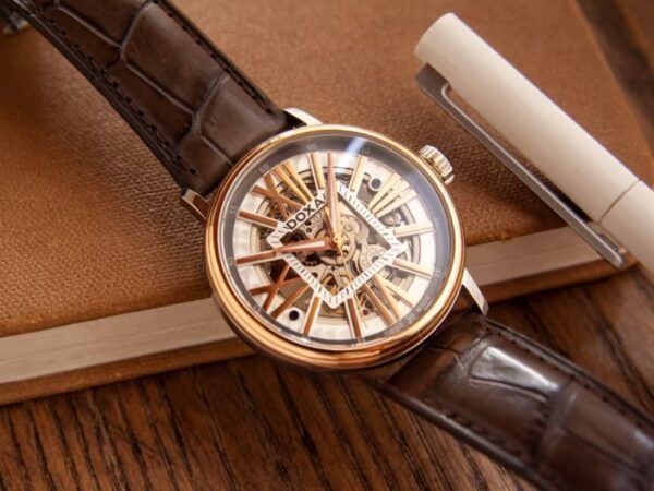 Đồng Hồ Hand Winding Là Gì? Giải Mã Cỗ Máy Lên Cót Tay Kinh Điển 13