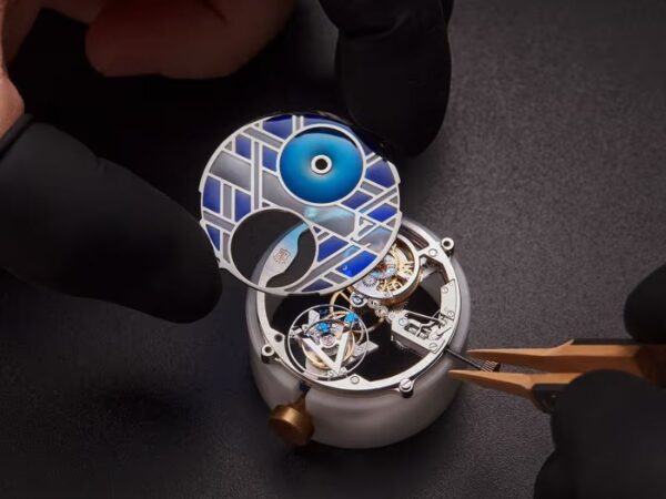 Enamel Là Gì? Khám Phá Nghệ Thuật Tráng Men Tinh Xảo Trên Đồng Hồ Thụy Sĩ 69