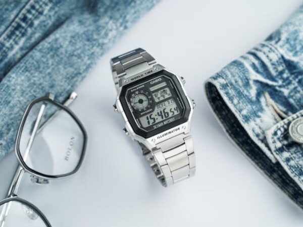 Kính Nhựa Đồng Hồ Là Gì? Tìm Hiểu Ưu Điểm, Hạn Chế Và Cách Nhận Biết 50