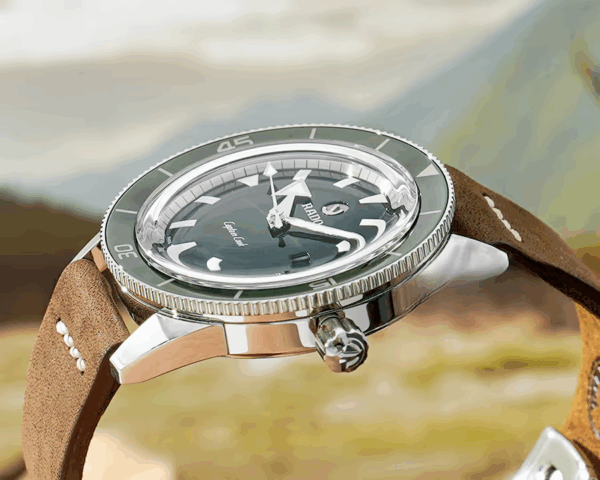 Kính Sapphire Đồng Hồ Là Gì? Ưu Nhược Điểm & Giá Trị Thực Tế 3