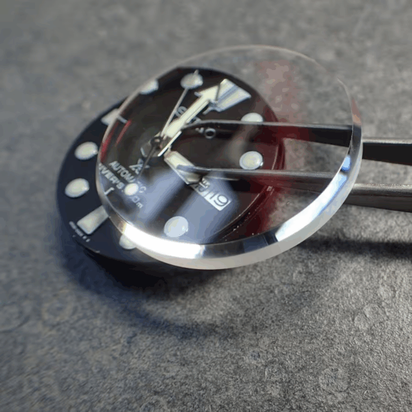 Kính Sapphire Đồng Hồ Là Gì? Ưu Nhược Điểm & Giá Trị Thực Tế 2