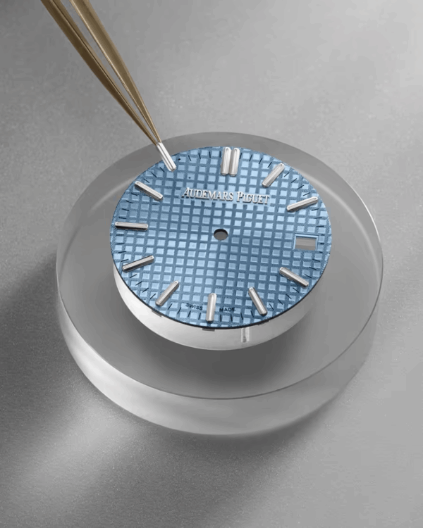 Họa Tiết Guilloché Là Gì? Nghệ Thuật Métiers d’Art Trên Đồng Hồ Cao Cấp 1