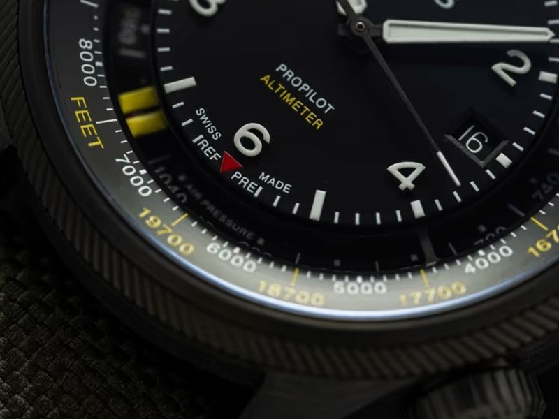 Altimeter Là Gì? Cách Hoạt Động & Các Mẫu Đồng Hồ Đo Độ Cao Nổi Bật 2025 1