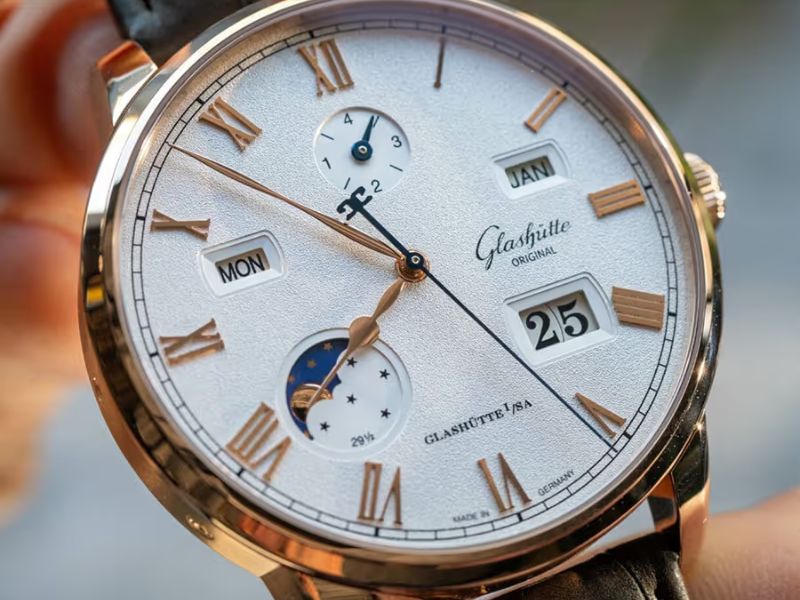 Annual Calendar Là Gì? Giải Mã Chức Năng Lịch Thường Niên Trên Đồng Hồ Cơ 2