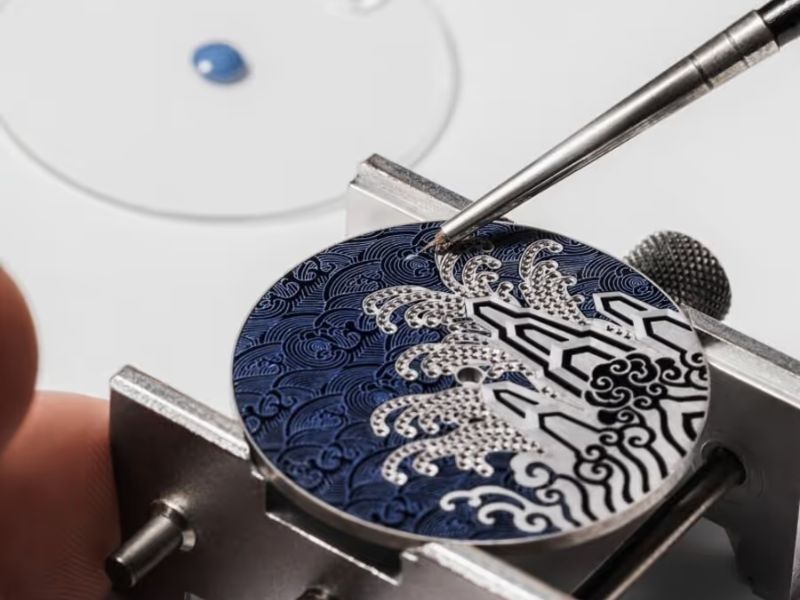 Đồng Hồ Chế Tác Là Gì? Tinh Hoa Nghệ Thuật Thủ Công Trong Giới Xa Xỉ 6