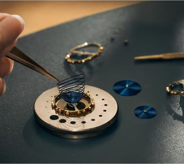 Cấu Tạo Đồng Hồ Cơ Gồm Mấy Bộ Phận? Giải Mã Chi Tiết 7