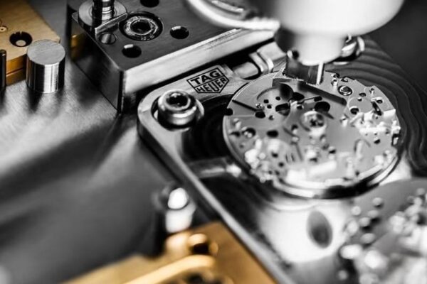 In-house Movement Là Gì? Ưu Nhược Điểm & Có Đáng Để Sở Hữu? 25