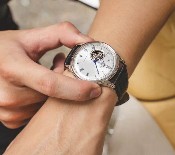 Bật Mí Sự Thật Về Khả Năng Chống Nước Của Đồng Hồ Cơ Mà Ít Ai Biết 3