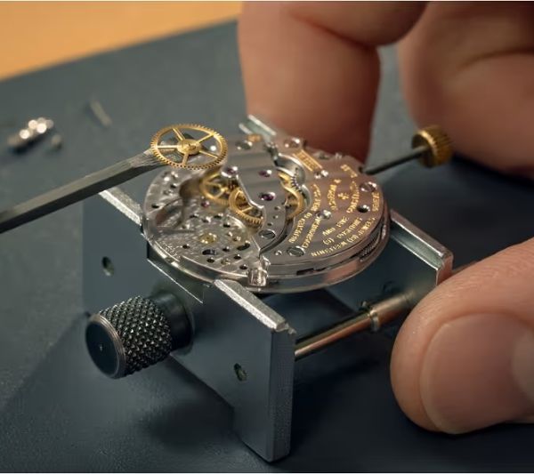 Nguyên Nhân Khiến Đồng Hồ Cơ Sai Giờ Và Cách Khắc Phục 1