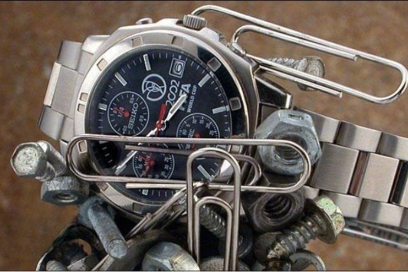 Antimagnetic Là Gì? Vai Trò Kháng Từ Trên Đồng Hồ & Cách Xử Lý Nhiễm Từ 5